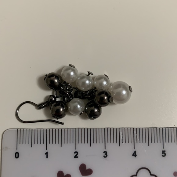 Drop earrings with plastic beads. White and black - Picture 4 of 4